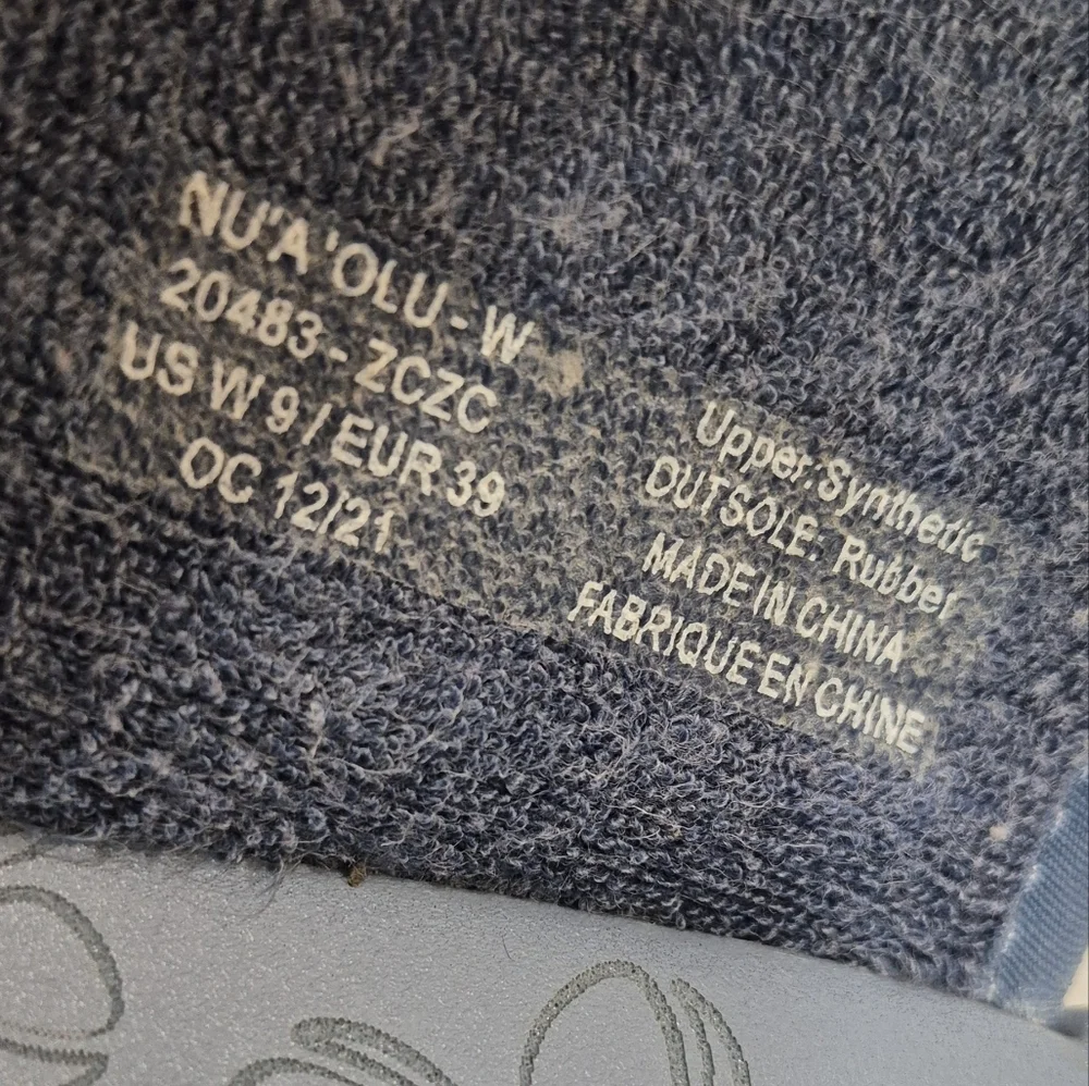 OluKai Nu'a 'Olu Slide Sandals - Size 9 - Picture 13 of 15